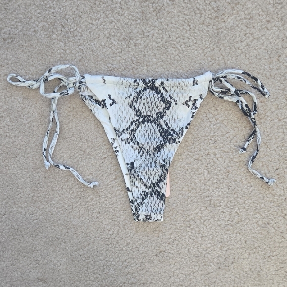 NWT Chloe Rose Revolve Dream On Snake Print Bikini Bottom Size Medium - Picture 2 of 7